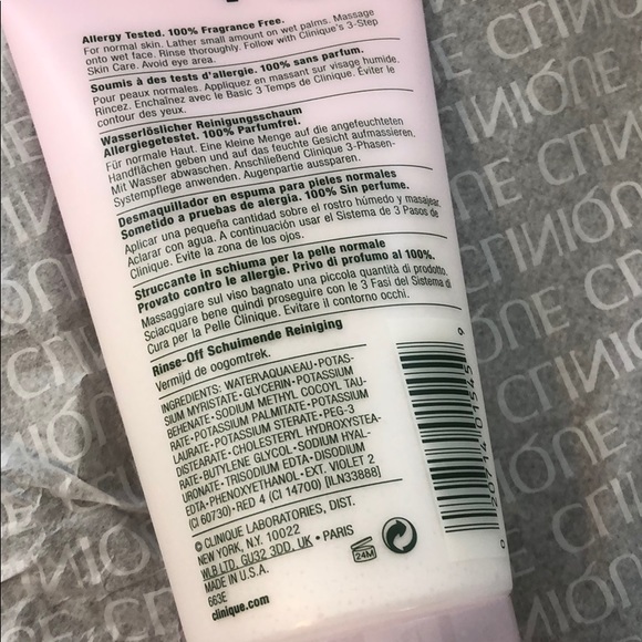 Clinique Rinse Off Foaming Cleanser - Picture 3 of 3